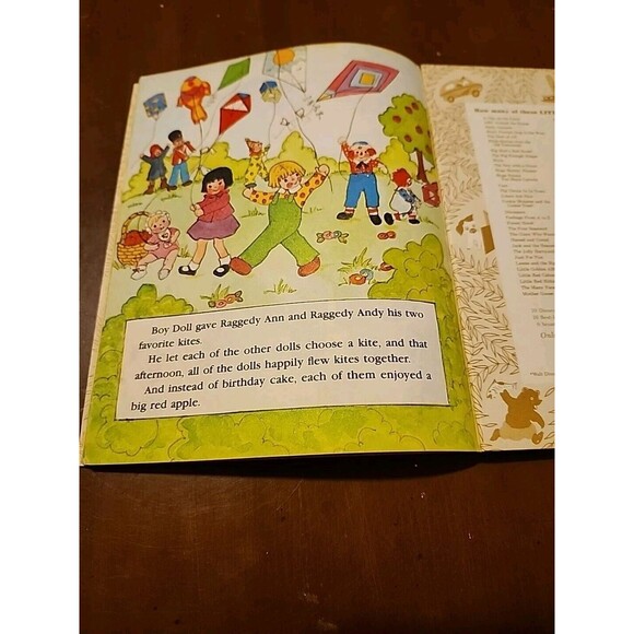 1979 Raggedy Ann and Andy 5 Birthday Parties in a Row Mary McClain Golden Book - Picture 6 of 9
